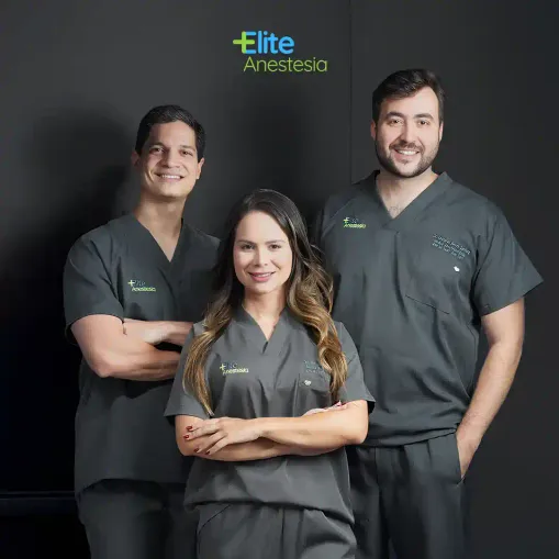 Dr. Murilo Azara, Dra. Izabela Morais e Dr. Leonardo Neves, da Elite Anestesia