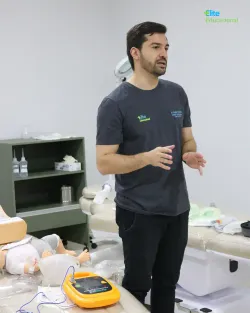Treinamento com manequim de simulação